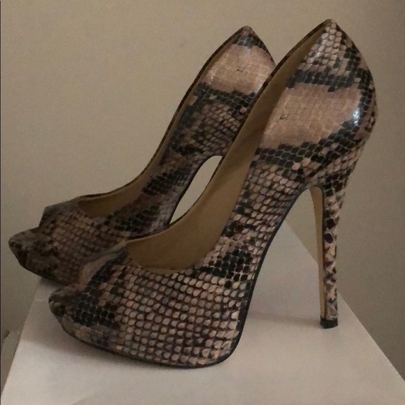 Shoes - Picture 2 of 4